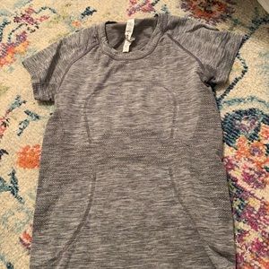 lulu lemon gray short sleeve. size 4